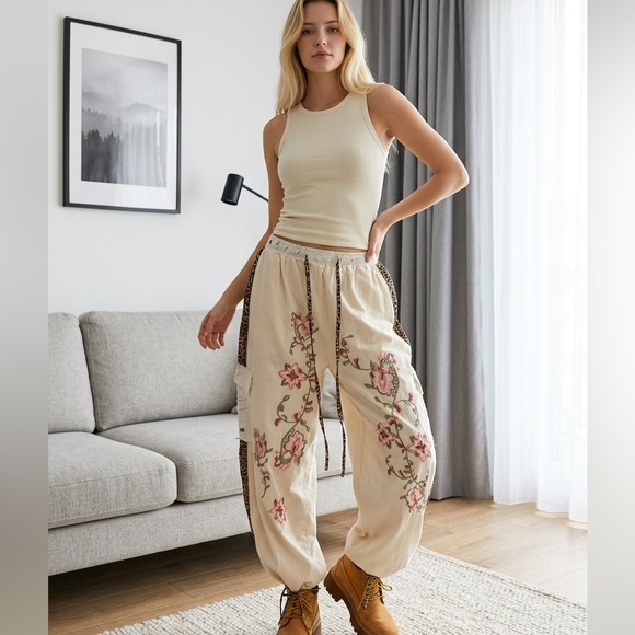 POL. Floral Embroidered Patchwork Pants - Picture 7 of 7